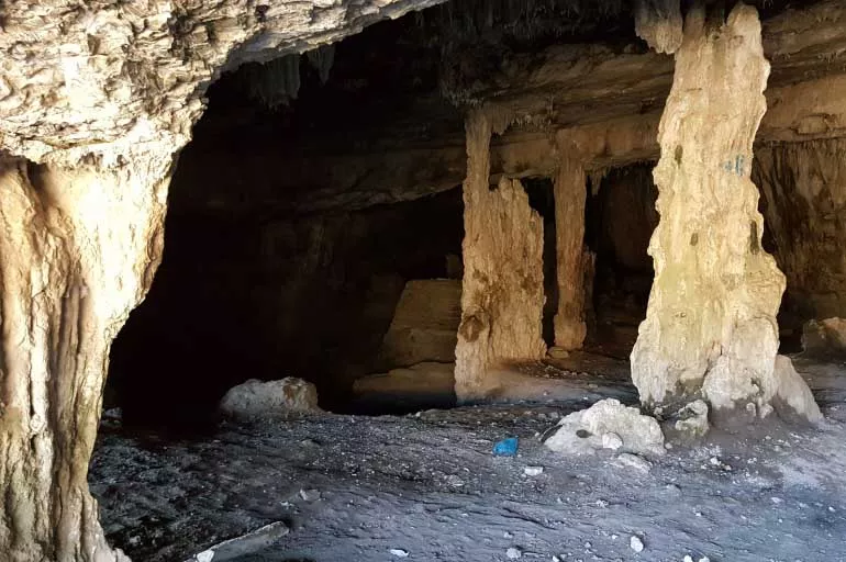 Avaşin'de çelik kapılı mağara