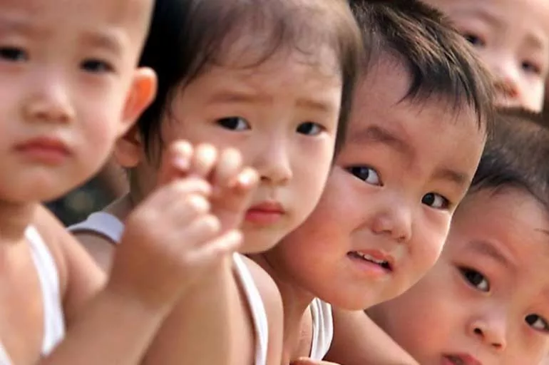 Çin nüfusunu artırmak istiyor: 3 çocuğa izin çıktı