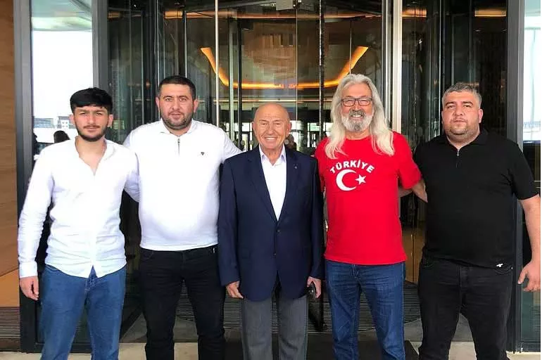Azerbaycan'da kardeşler toplandı