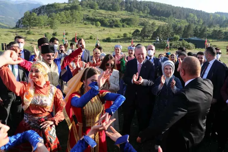 Azerbaycan lideri Aliyev'den Cumhurbaşkanı Erdoğan'a sürpriz hediye
