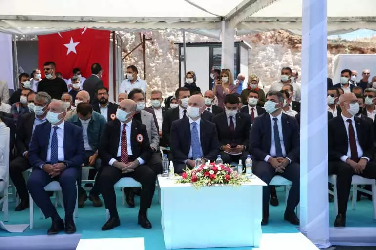 Bakan Karaismailoğlu, Mardin-Midyat Yolu Temel Atma Töreni'ne katıldı