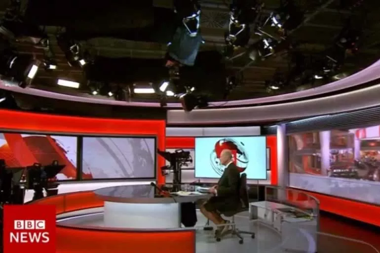 BBC spikeri yayına şortla çıktı!
