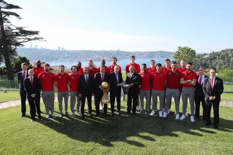Cumhurbaşkanı Erdoğan, Anadolu Efes Spor Kulübünü kabul etti.