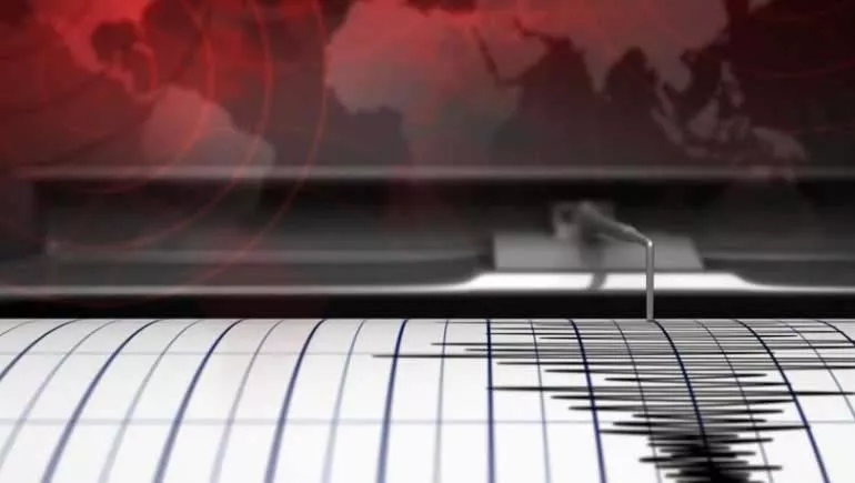 Endonezya'da korkutan deprem! Tsunami uyarısı yapıldı