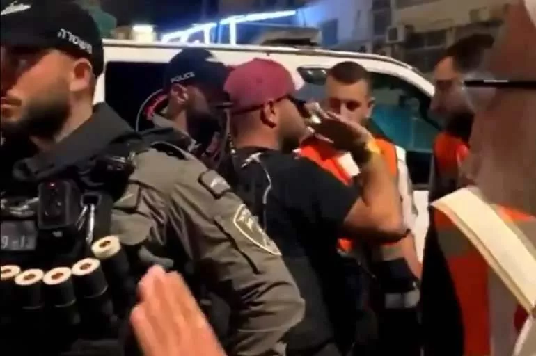 Filistinli dede İsrail polisleriyle dalga geçti