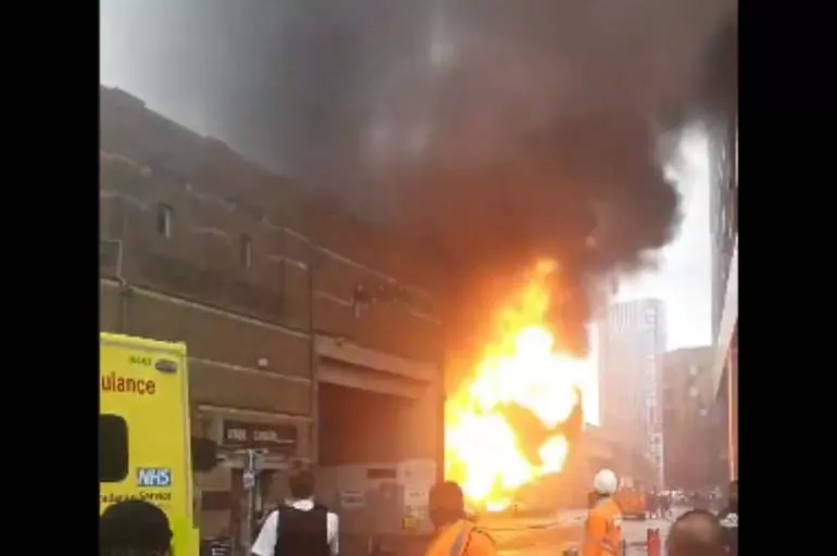 İngiltere'de bir metro istasyonu yakınlarında patlama!