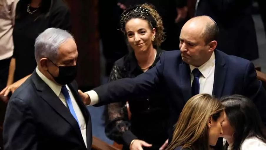 İsrail'de 12 yıllık Netanyahu dönemi sona erdi halk sevince boğuldu