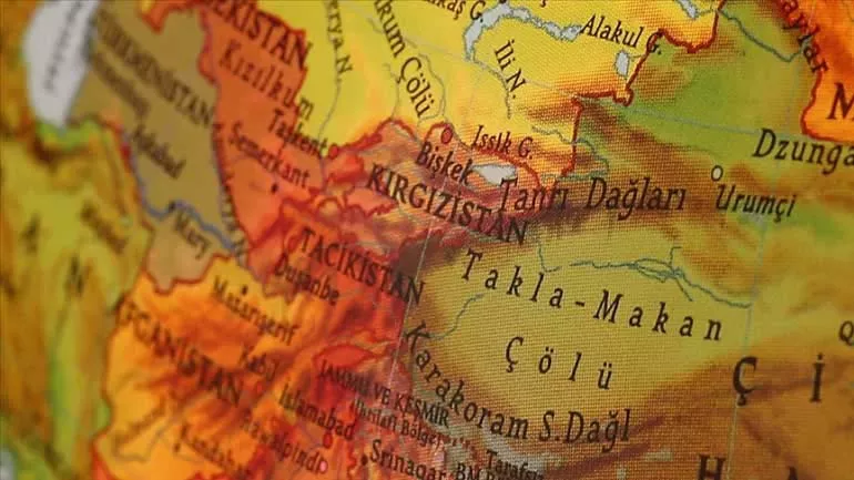 Kazakistan, Tacikistan' a askeri mühimmat hibesi