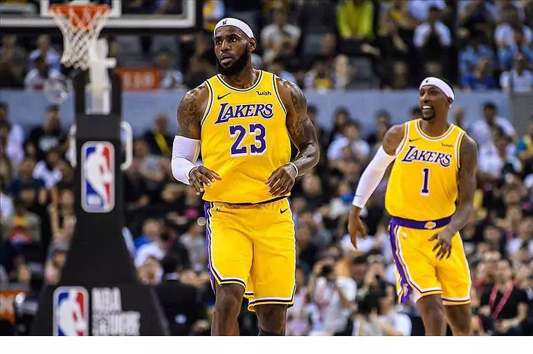 Lebron James'li Lakers'a şok!