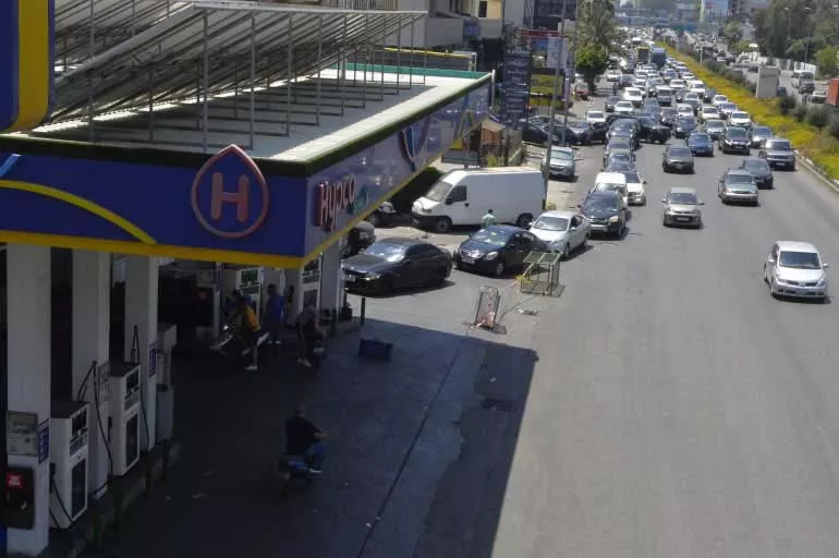 Lübnan'da benzin krizi.. Hizbullah tehdit etti