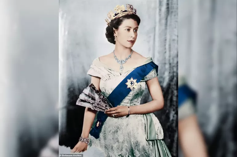 Oxford Öğrencileri, "Sömürgeci" dedikleri Kraliçe Elizabeth'in tablosunu indirdi