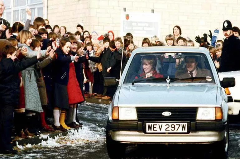 Prenses Diana'nın 40 yıllık otomobili açık artırmada
