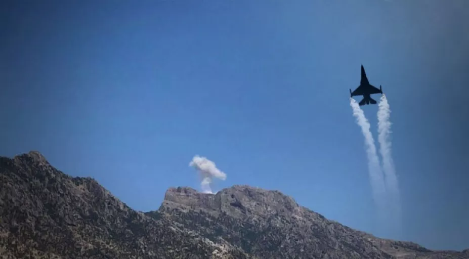 Türk uçakları, dağın zirvesinde PKK'yı vurdu
