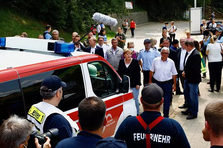 Almanya Başbakanı Merkel, günler sonra afet bölgesinde