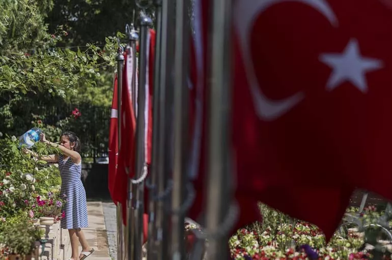 Ankara'da şehit aileleri yakınlarının kabrini ziyaret etti