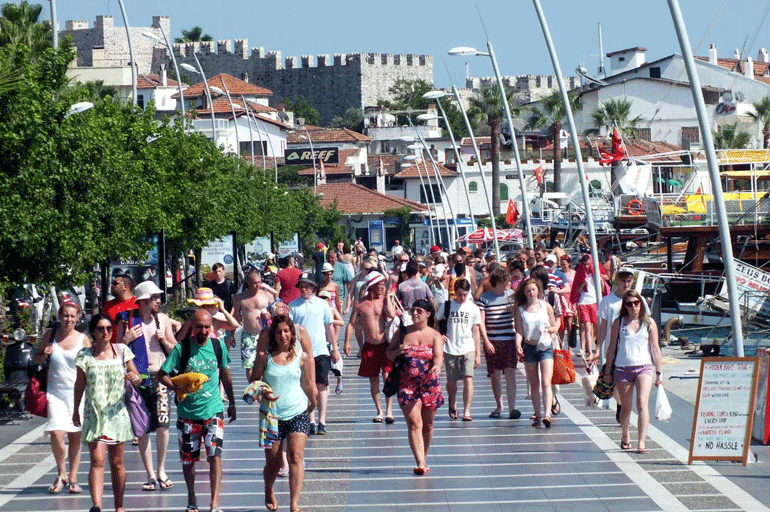 Antalya'ya gelen turist sayısı 1,5 milyon kişiye ulaştı