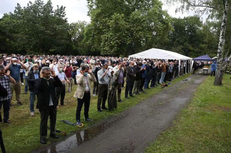Aranan FETÖ'cüler Almanya'daki cenazede buluştu
