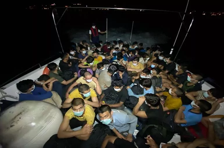 Bodrum'da bir teknede 63 göçmen yakalandı