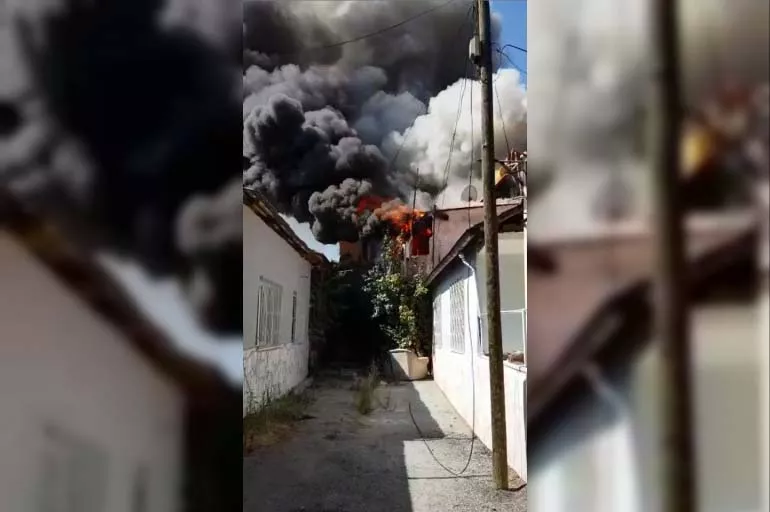 Denizli'de 2 katlı ev, alev alev yandı