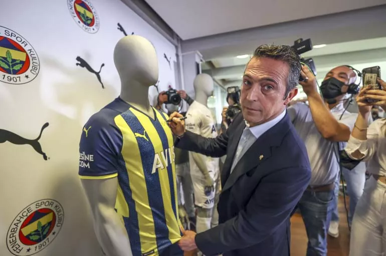 Fenerbahçe'nin yeni sezon formalarında yıldız detayı