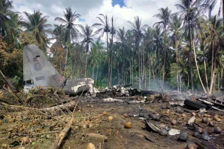 Filipinler'de C-130 tipi askeri uçak düştü: En az 29 ölü