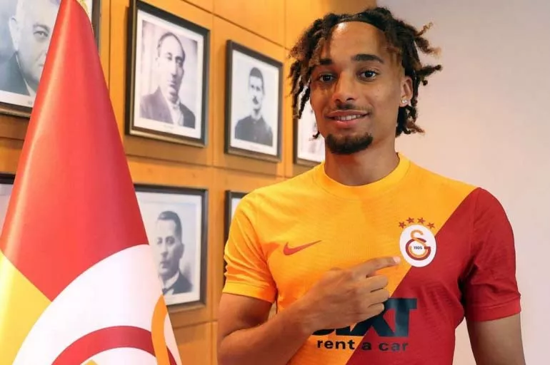 Galatasaray Sacha Boey'i resmen açıkladı