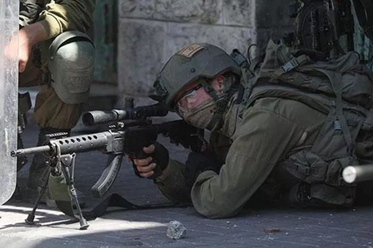 İsrail askerleri Filistinli bir çocuğu ağır yaraladı