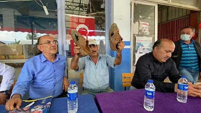İYİ Parti'nin yeni senaryosundaki "ayakkabıları delik çiftçi" haberi de yalan çıktı