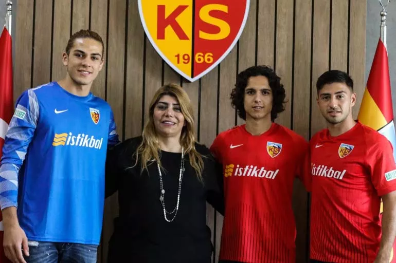 Kayserispor üç futbolcuya imza attırdı