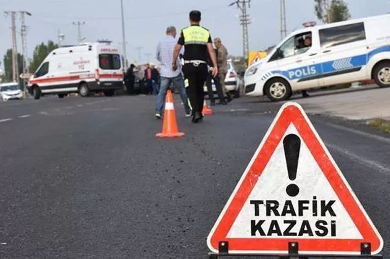 Konya'da otomobil şarampole devrildi: Yaralılar var