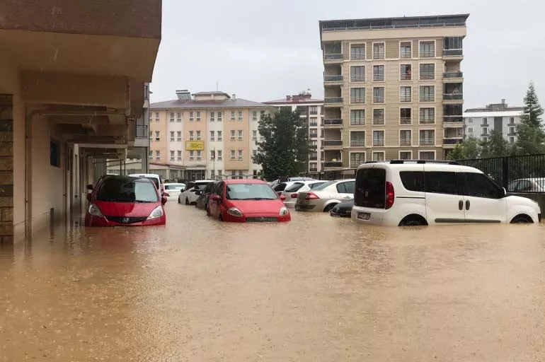 Meteoroloji'den Doğu Karadeniz için kuvvetli yağış uyarısı