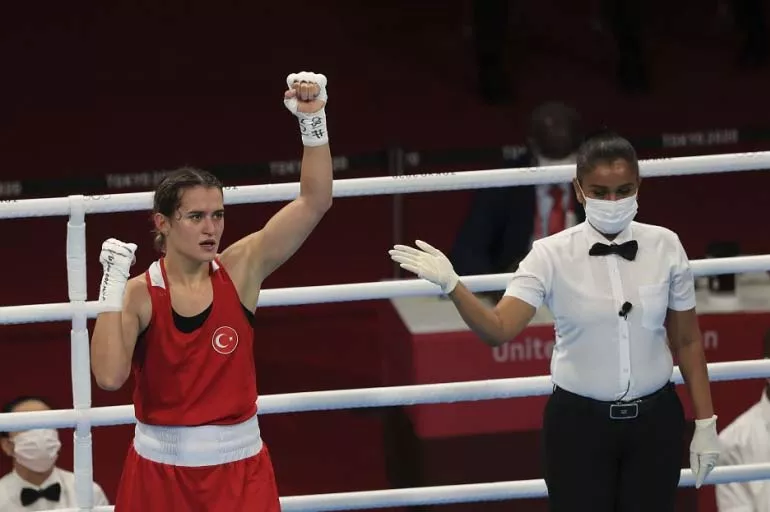 Milli boksör Esra çeyrek finalde Potkonen'e karşı