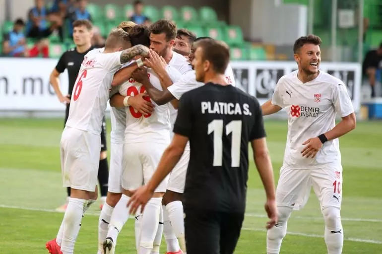 Sivasspor, Moldova'da Petrocub'u tek golle geçti