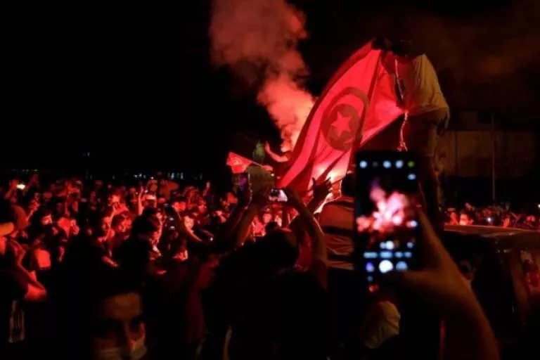 Tunus'taki darbeye AK Parti'den ilk tepki