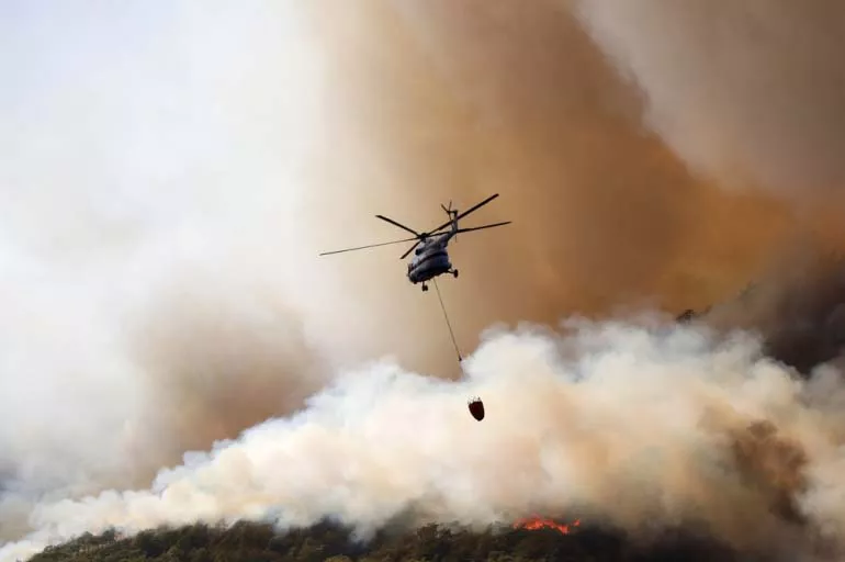 Türkiye yangınlara müdahale için neden uçak değil de helikopterleri tercih ediyor?