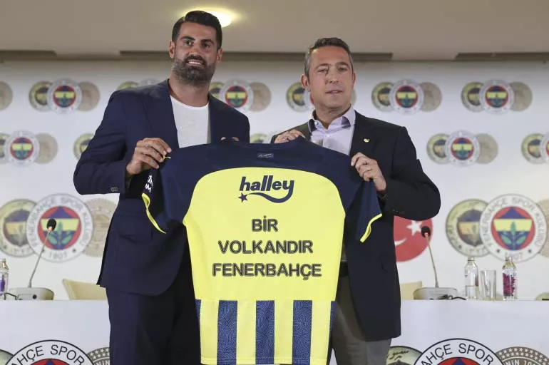 Volkan Demirel 20 yıl sonra Fenerbahçe'den ayrıldı