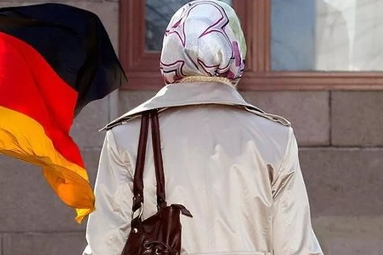 Almanya'da başörtülü kadına ırkçı saldırı gerçekleştirildi