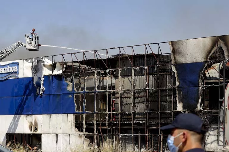 Ankara'da kullanılmayan ayran fabrikasında çıkan yangın hasara yol açtı