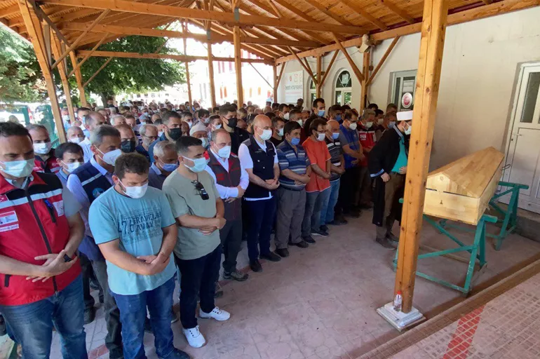 Ayancık'taki selde hayatını kaybeden Mehmet Demircan toprağa verildi