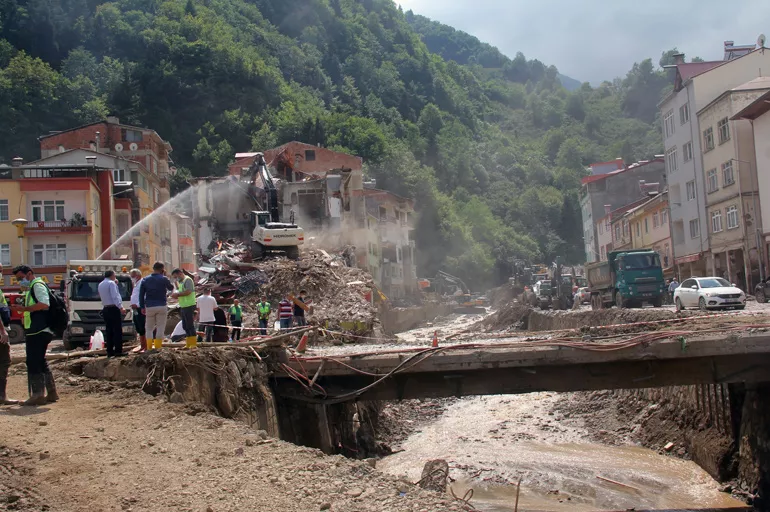 Batı Karadeniz'deki sel felaketinde 82 kişi vefat etti