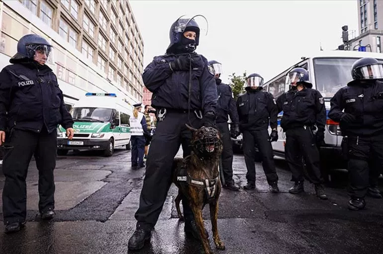 Berlin'deki yasak gösteride 600 gözaltı