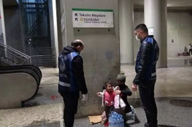 Beyoğlu'nda çocukları dilendirdiği anlaşılan kişilere gözaltı kararı