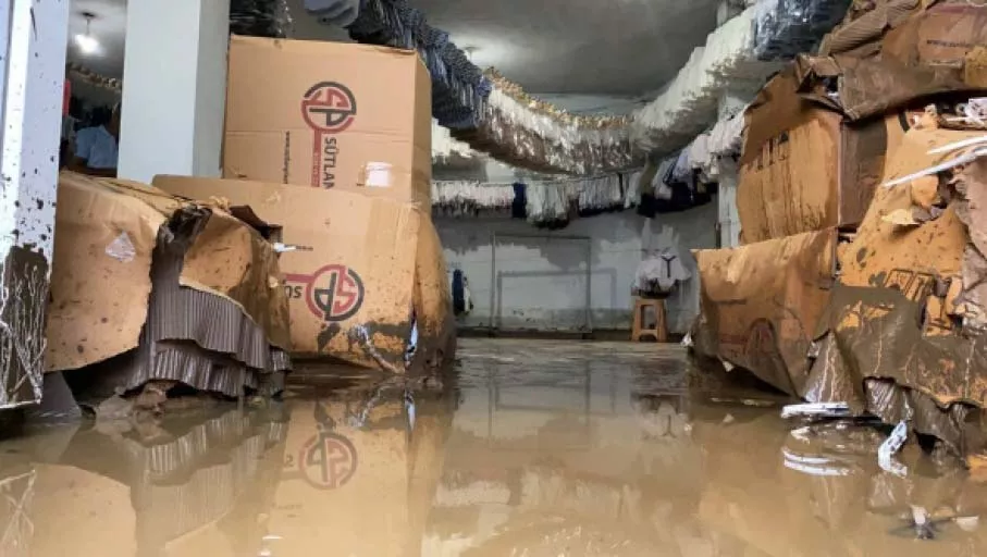 Bursa'da sel faciası: Birçok ev ve iş yeri sular altında kaldı