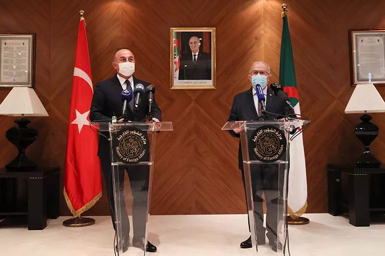 Dışişleri Bakanı Çavuşoğlu, Cezayirli mevkidaşı ile görüştü