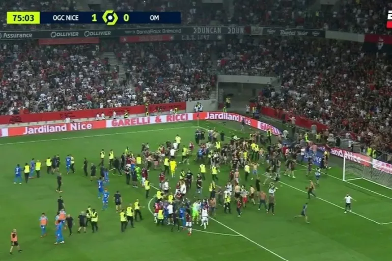 Fransızlar Cengiz'in takımına saldırdı, maç yarıda kaldı