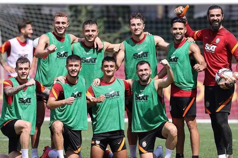 Galatasaray golcü futbolcunun ayrılık haberini duyurdu!