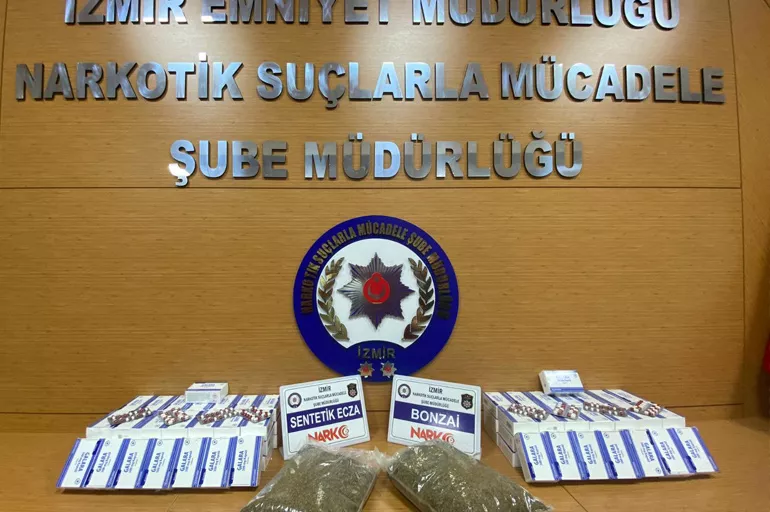 İzmir'de bir araç içinde uyuşturucu ele geçirildi