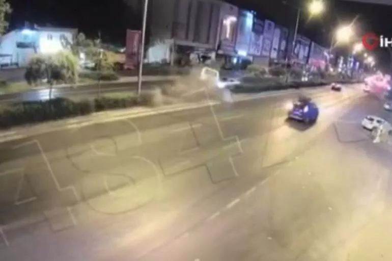 İzmir'de feci kaza! 1 şehit, 1'i polis 4 yaralı