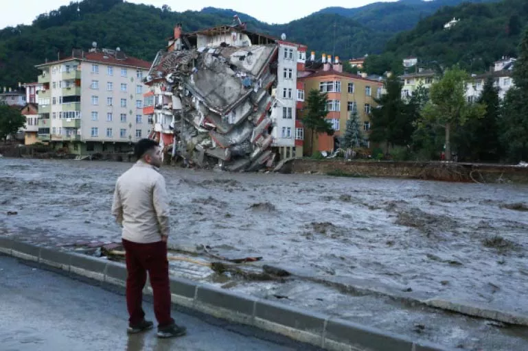 Kastamonu'da sel felaketinin boyutu gün ağarınca ortaya çıktı! Binalar yerle bir oldu