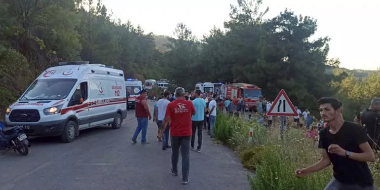 Kemalpaşa'daki korkunç kazada 6 kişi can verdi